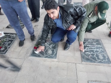 حضور کارکنان دیوان محاسبات استان در مراسم غبارروبی مزار شهداء